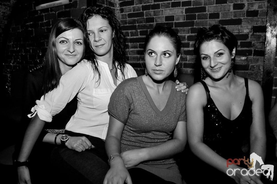 We Like to Party în Club Escape, 