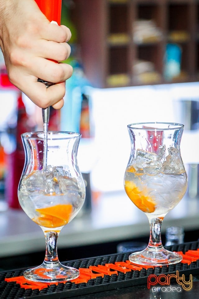 Weekend în Icon Caffe, Icon Caffe