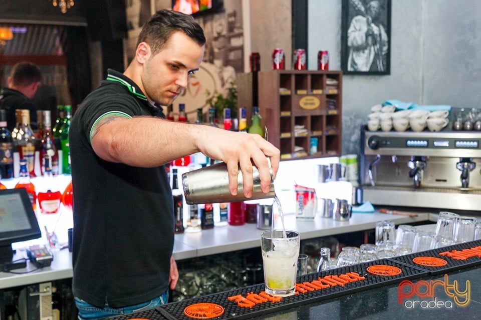 Weekend în Icon Caffe, Icon Caffe