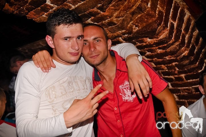 Weekend incendiar în Escape, 