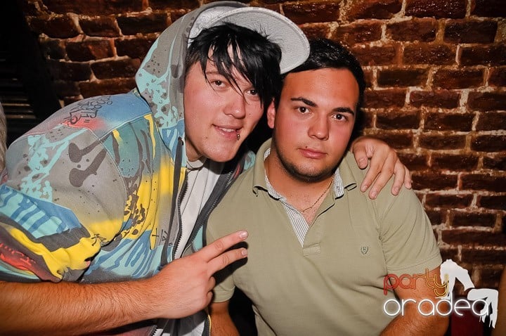 Weekend incendiar în Escape, 