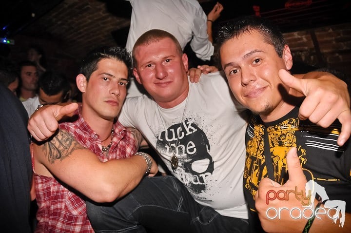 Weekend incendiar în Escape, 