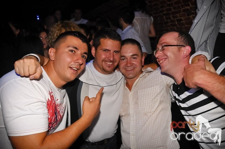 Weekend incendiar în Escape, 