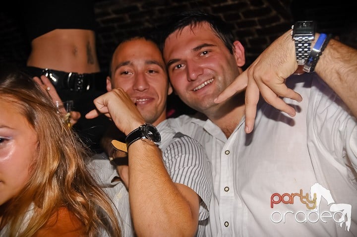 Weekend incendiar în Escape, 