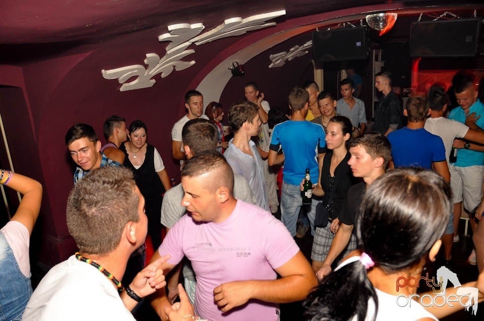 Weekend Party în Club Atti's, 