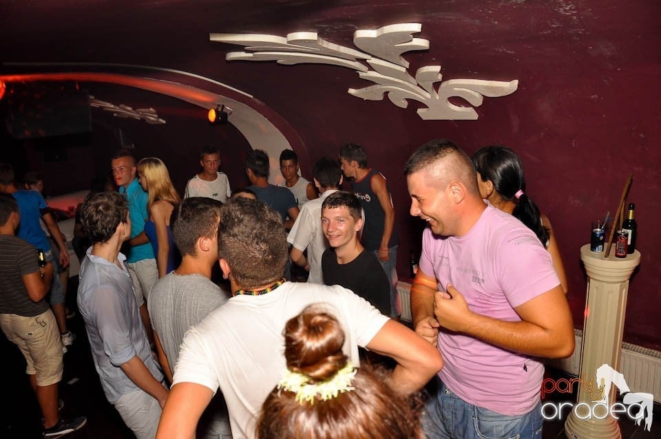 Weekend Party în Club Atti's, 