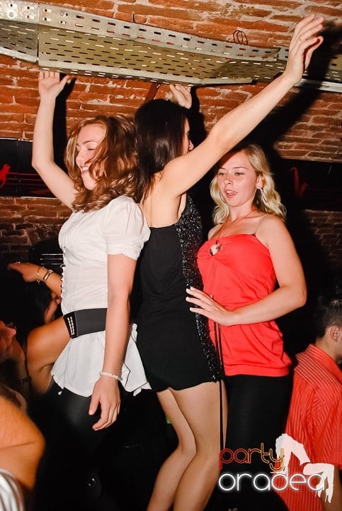 Weekend, party, nebunie în Escape, 