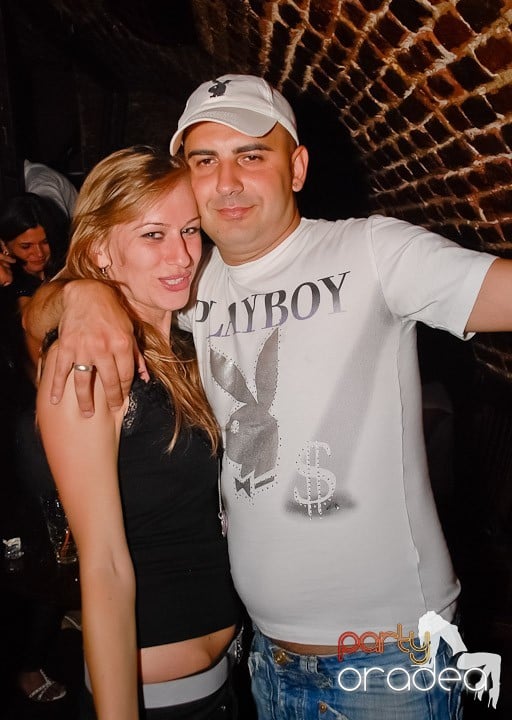 Weekend, party, nebunie în Escape, 