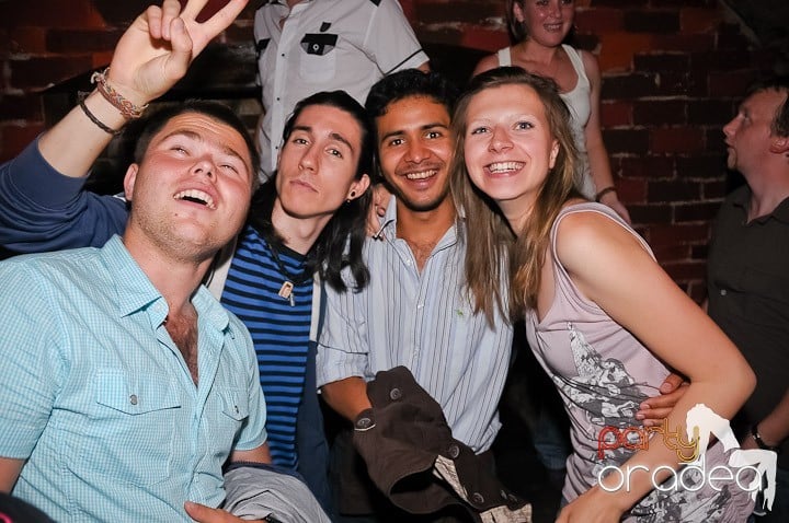 Weekend, party, nebunie în Escape, 