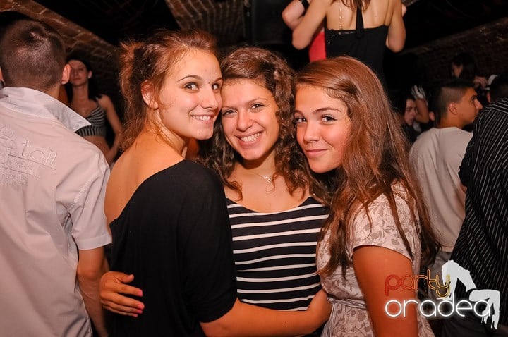 Weekend, party, nebunie în Escape, 