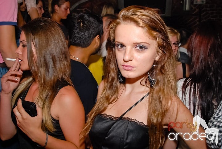 Weekend, party, nebunie în Escape, 