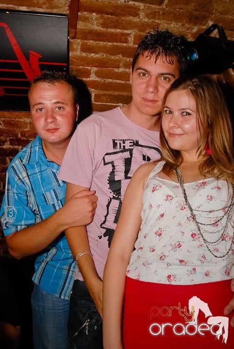 Weekend, party, nebunie în Escape, 