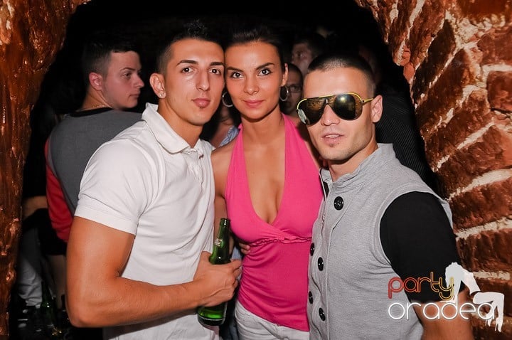 Weekend, party, nebunie în Escape, 