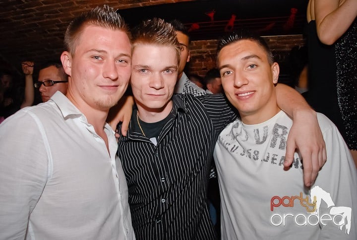 Weekend, party, nebunie în Escape, 