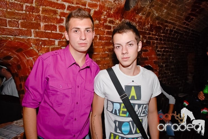 Weekend, party, nebunie în Escape, 