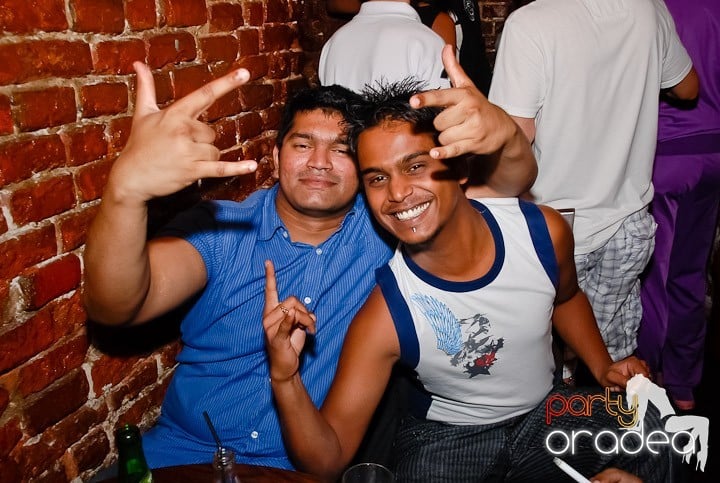 Weekend, party, nebunie în Escape, 