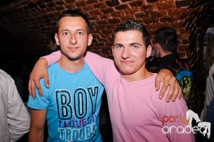 Weekend, party, nebunie în Escape, 