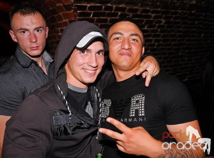 Weekend, party, nebunie în Escape, 