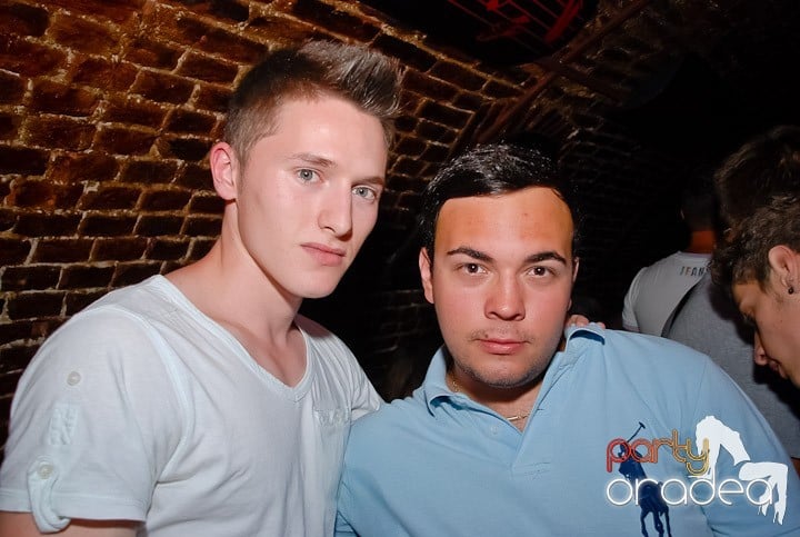 Weekend, party, nebunie în Escape, 