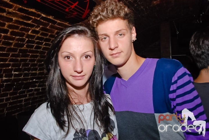 Weekend, party, nebunie în Escape, 