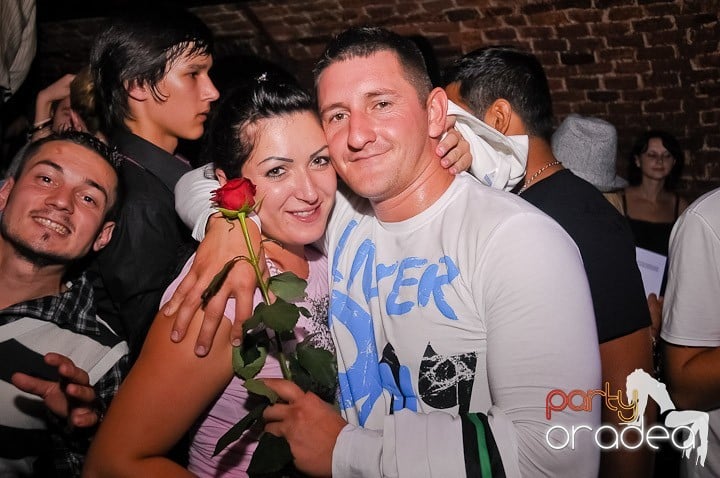 Weekend, party, nebunie în Escape, 