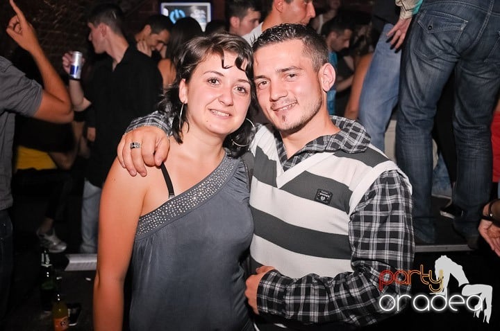 Weekend, party, nebunie în Escape, 