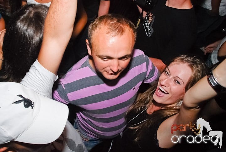 Weekend, party, nebunie în Escape, 