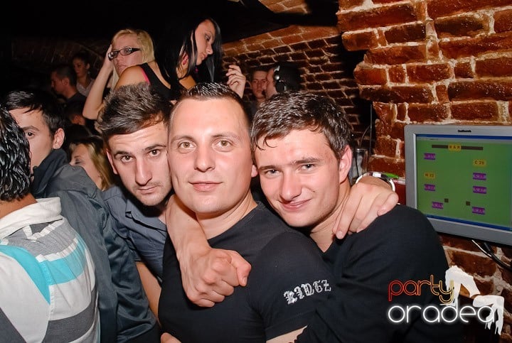 Weekend, party, nebunie în Escape, 