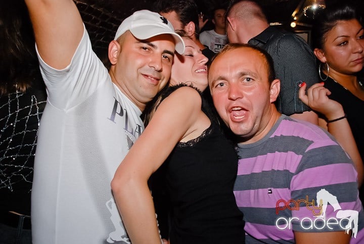 Weekend, party, nebunie în Escape, 