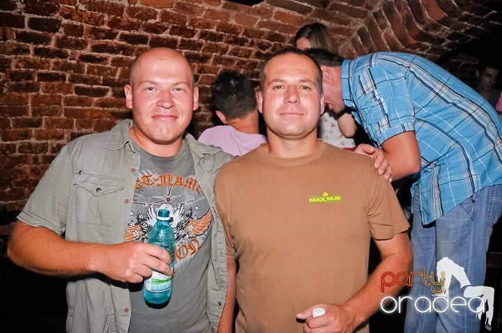 Weekend, party, nebunie în Escape, 