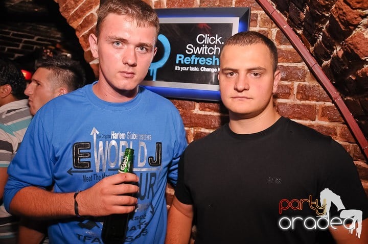 Weekend, party, nebunie în Escape, 