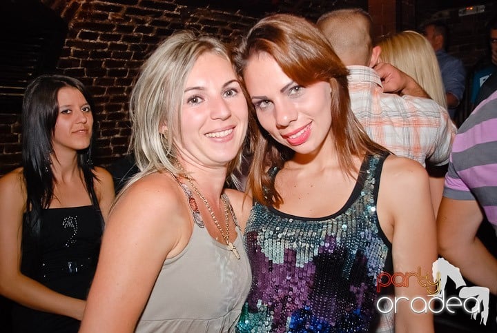 Weekend, party, nebunie în Escape, 