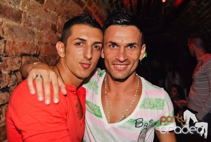 Weekend, party time în Escape, 