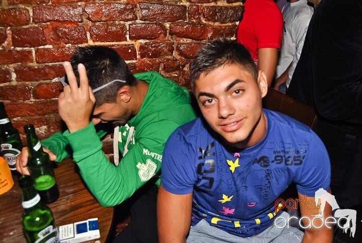 Weekend, party time în Escape, 