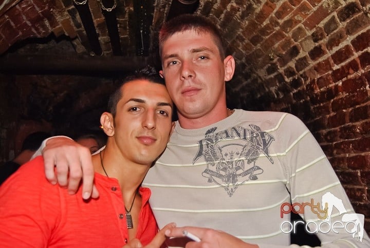 Weekend, party time în Escape, 