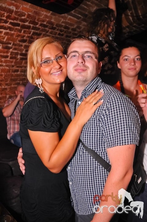 Weekend, party time în Escape, 