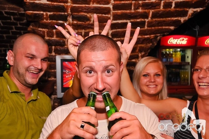 Weekend, party time în Escape, 