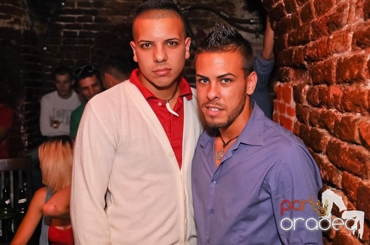 Weekend, party time în Escape, 