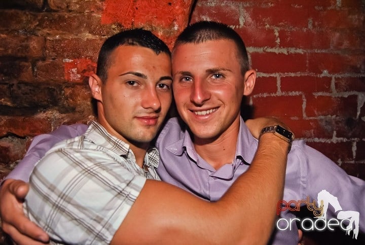 Weekend, party time în Escape, 