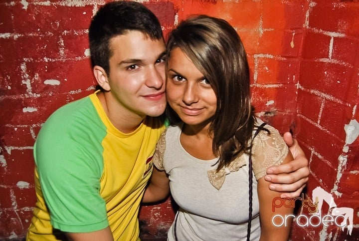 Weekend, party time în Escape, 