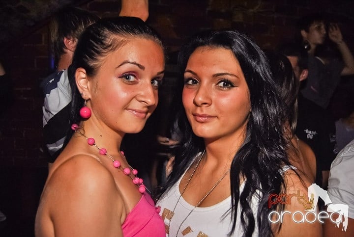 Weekend, party time în Escape, 