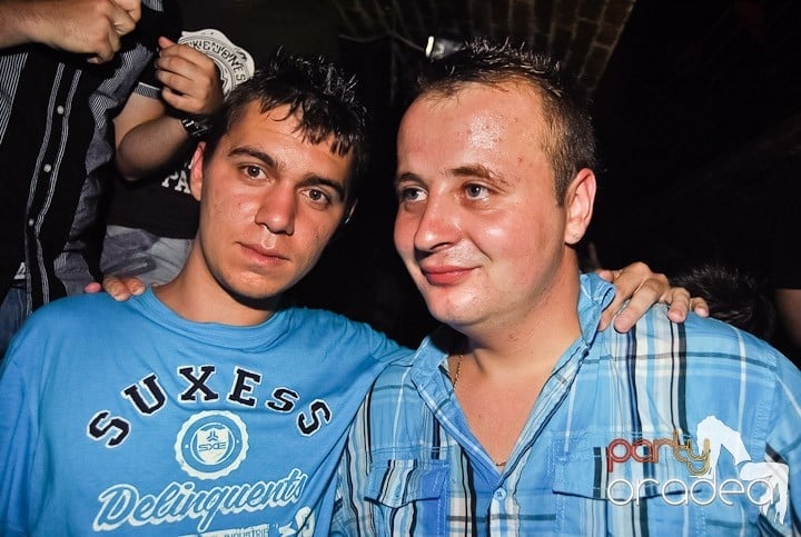 Weekend, party time în Escape, 