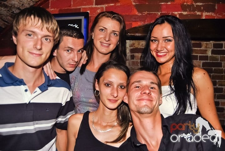 Weekend, party time în Escape, 