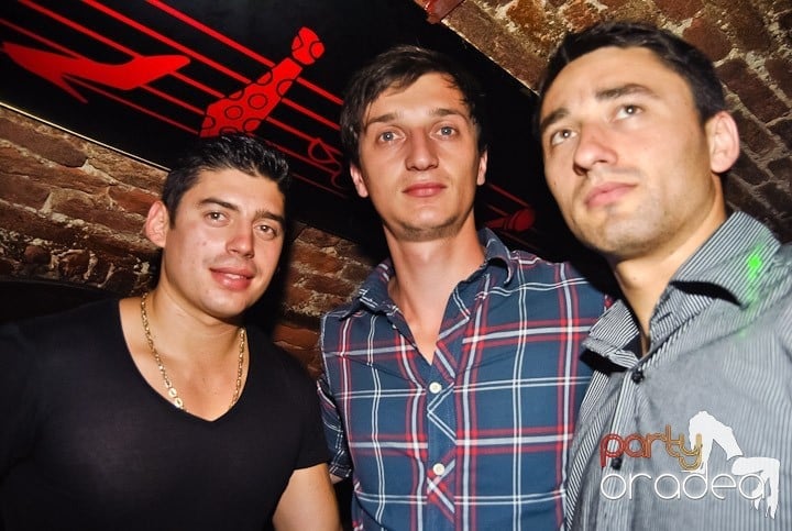 Weekend, party time în Escape, 