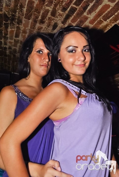 Weekend, party time în Escape, 