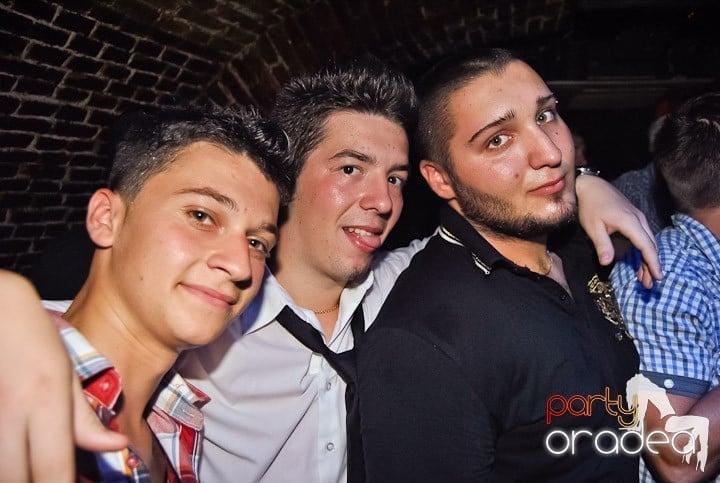 Weekend, party time în Escape, 