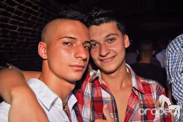 Weekend, party time în Escape, 