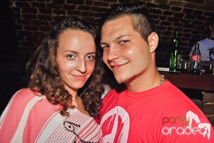 Weekend, party time în Escape, 