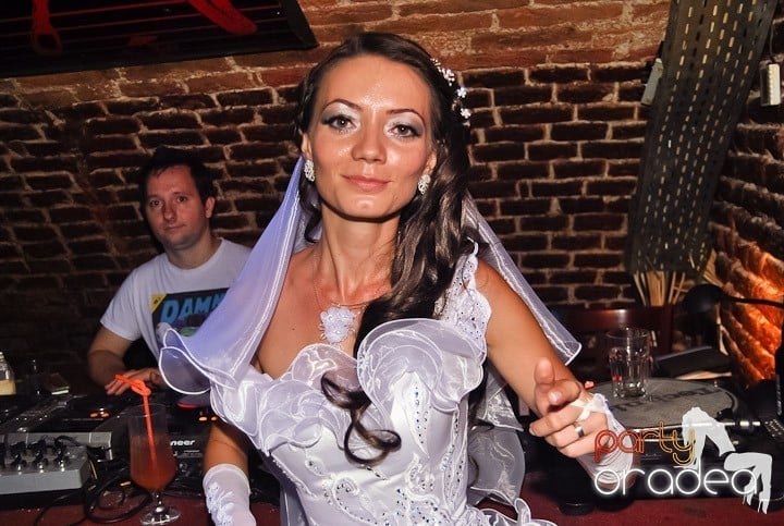 Weekend, party time în Escape, 