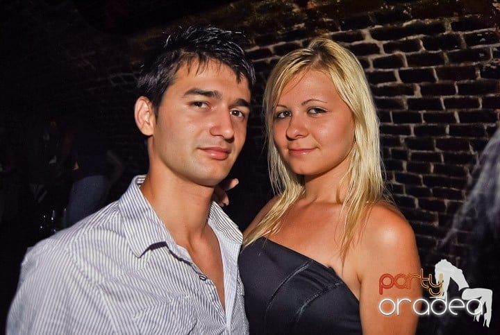 Weekend, party time în Escape, 